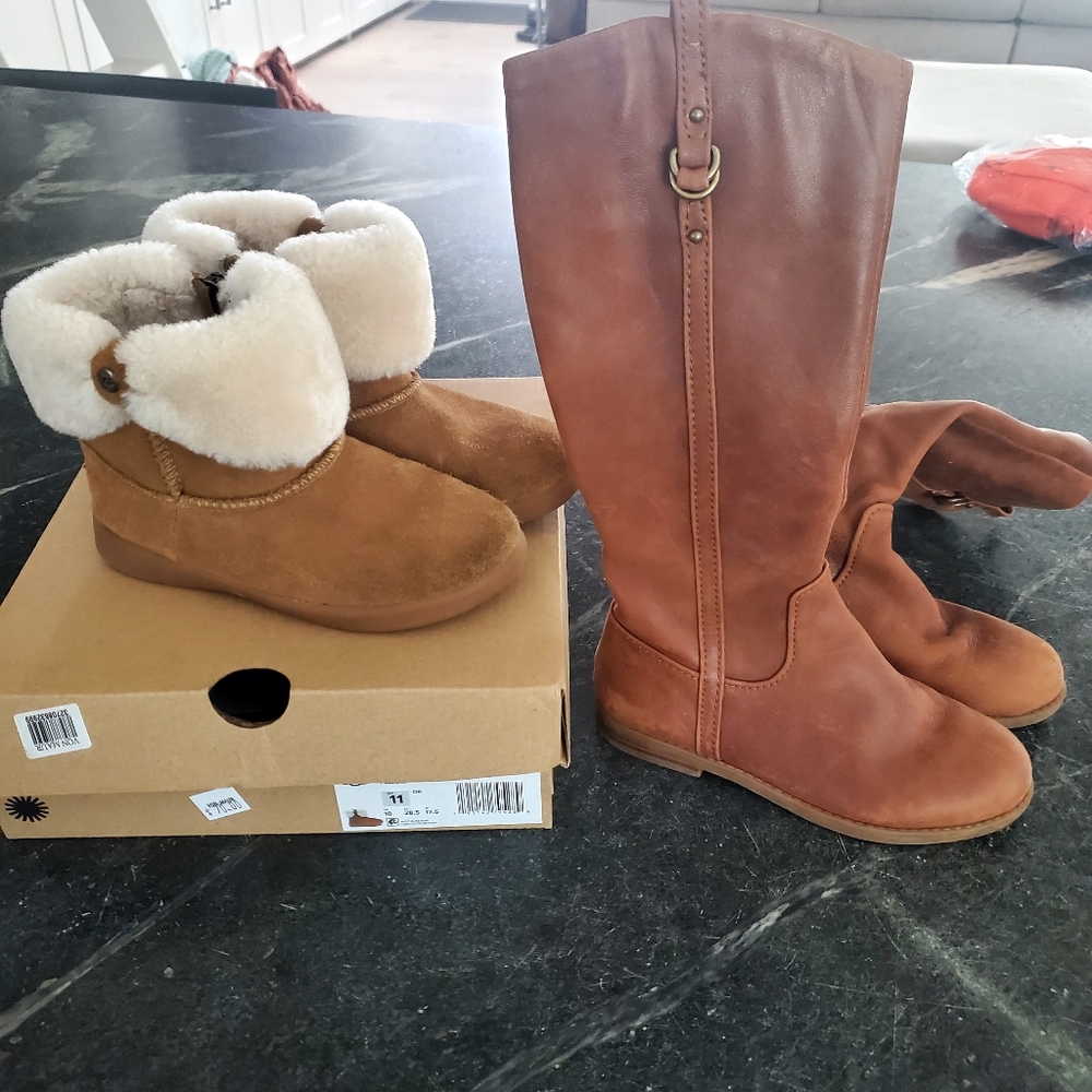 Ugg low top boots Lot